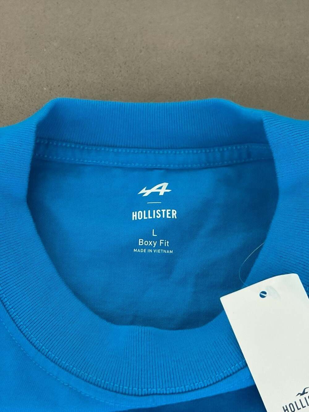 Hollister - Picture 3 of 5